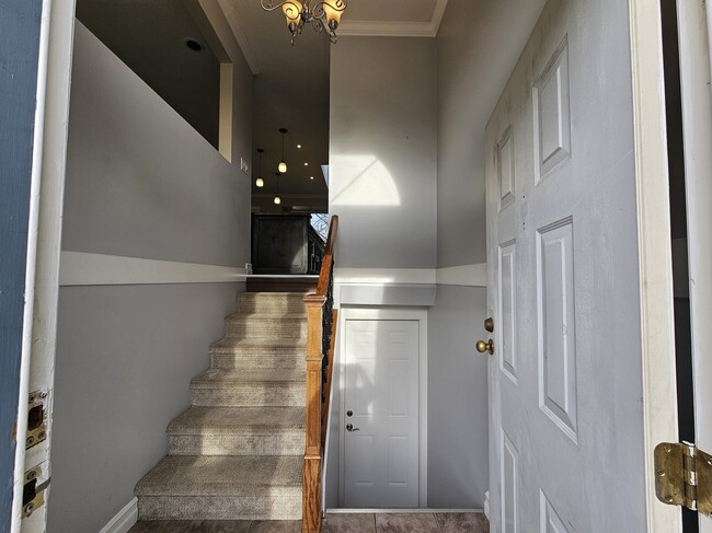 Photo - 32985 Malahat Pl Unit A