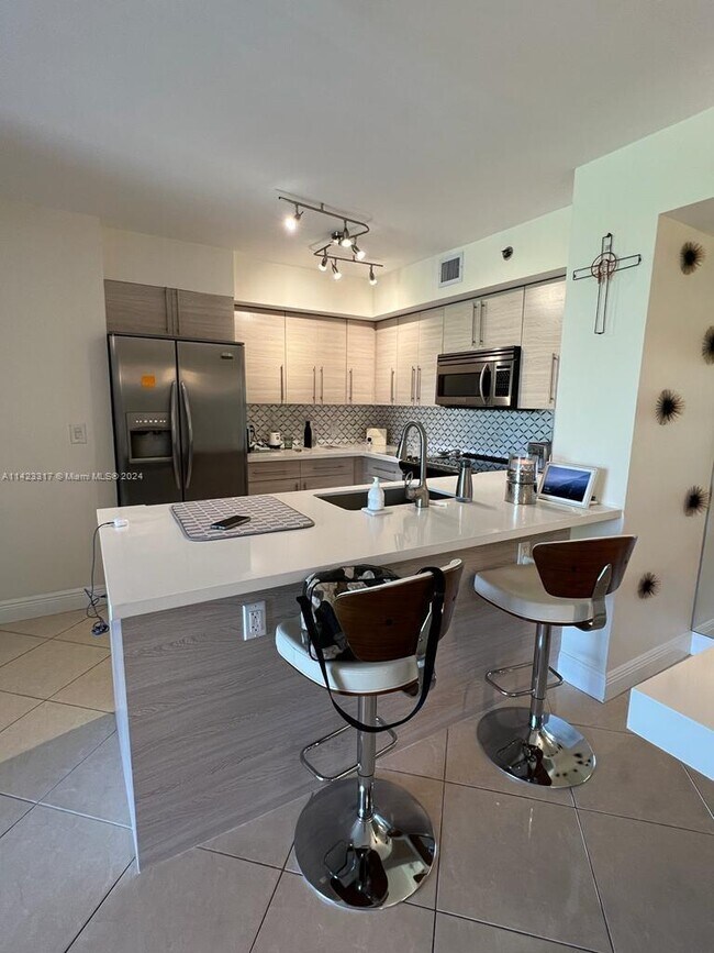 Photo - 19901 E Country Club Dr Unidad 2505