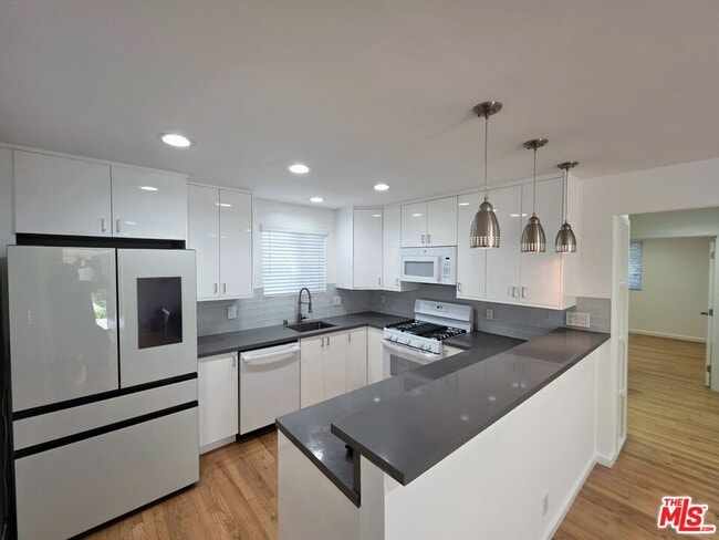 Building Photo - 1029 Pleasant View Ave Unit 1