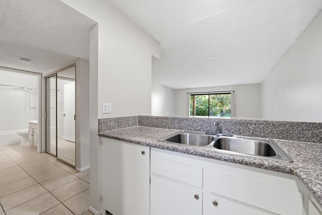 Photo - Cozy One Bedroom with Laundry and Patio!
