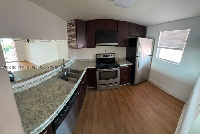 Photo - 19715 SW 114th Ave Unit 357
