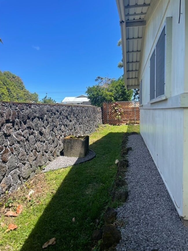 Photo - 655A Hinano St