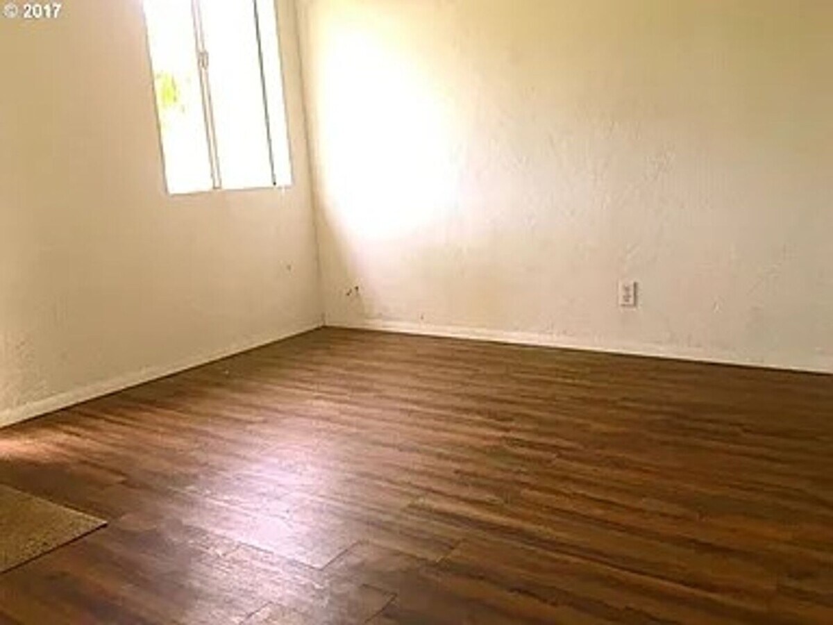 Photo - 172 NW Phillips St Unit EE-0002 | 172 N.W. Phillips St. #2