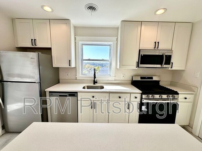 Photo - 7500 Ellesmere St