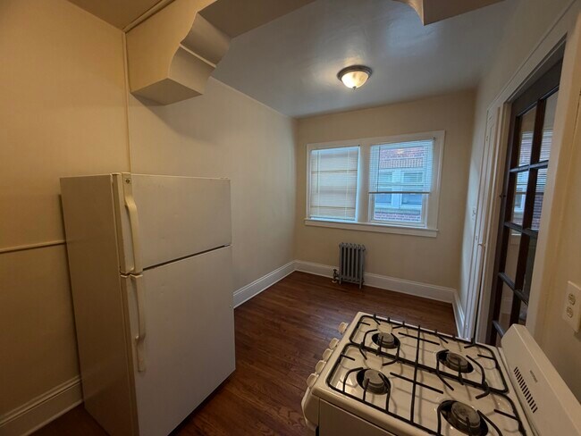 Building Photo - 1376 W 112th St Unit 304