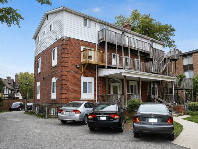 825 Tappan