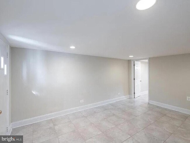 Photo - 465 Luray Pl NW