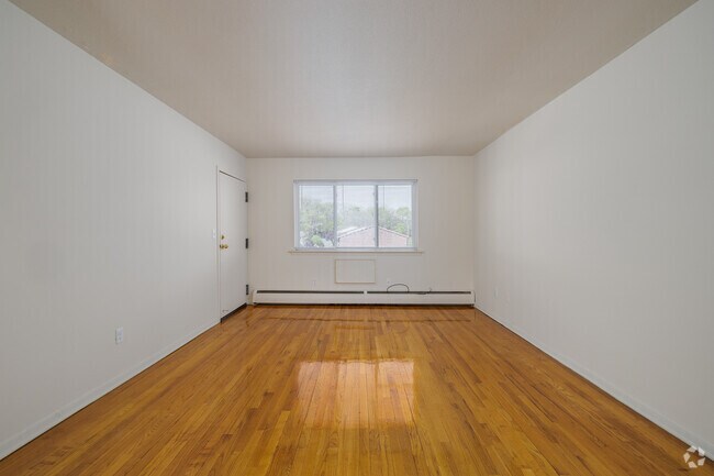 1BR, 1BA - 650SF - Living Room