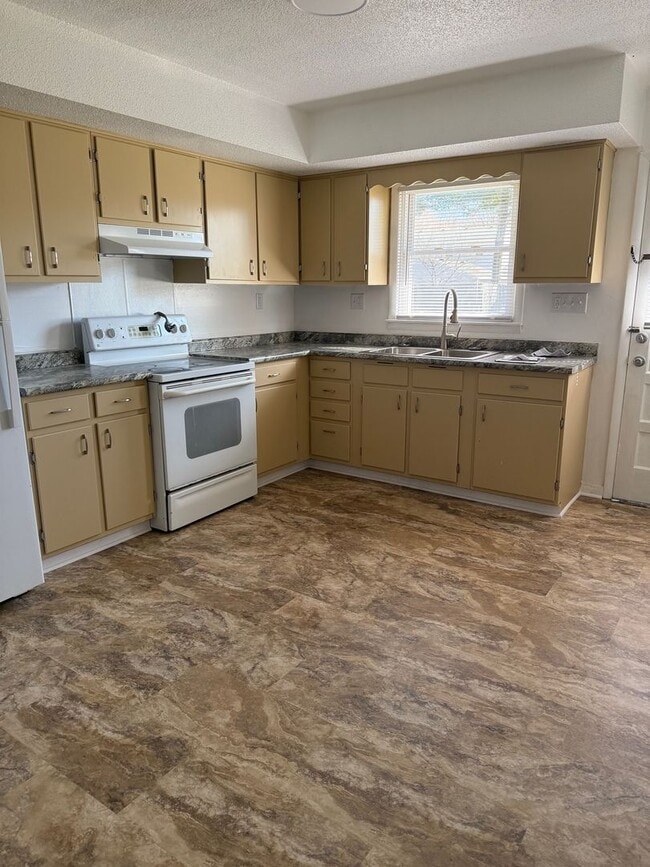 Photo - 104-104 N Birchwood Dr Unit 104 Birchwood Dr