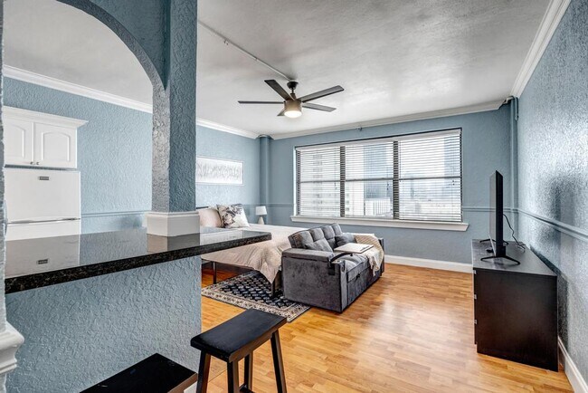 Photo - 311 W Ashley St