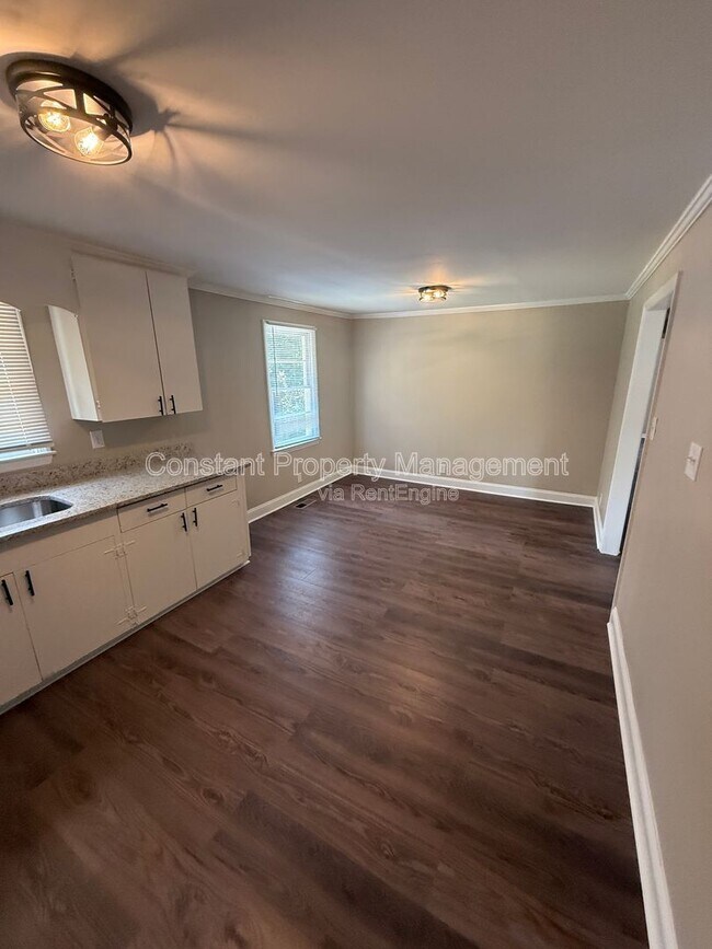 Photo - 1164 Newberg Ave