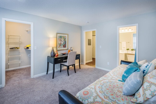 The Pointe at Irving Park