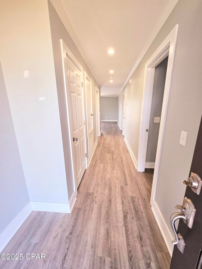 Photo - 807 S Longwood Cir