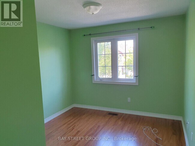 Photo - 71 Ian Baron Ave