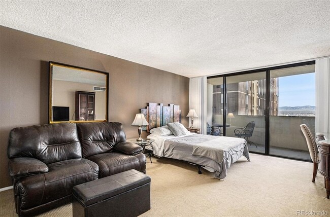 Building Photo - 1020 15th St Unit 17M