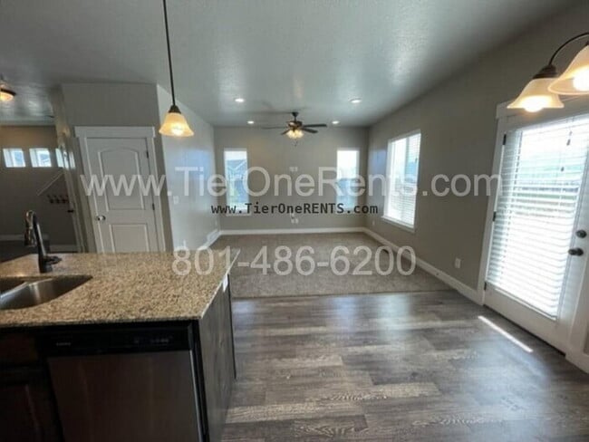 Photo - No deposit option for qualified renters
