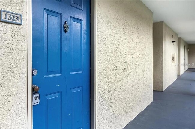 Building Photo - 7210 Westpointe Blvd Unit 1323