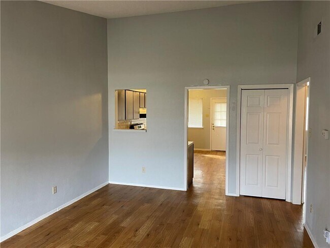 105 Meteor Dr