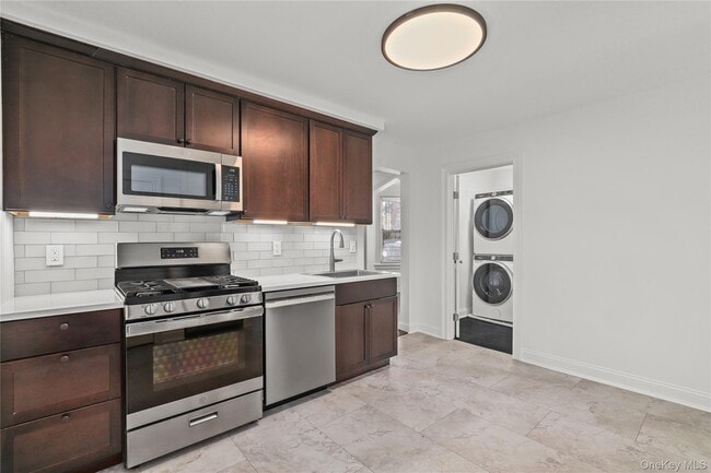 Photo - 148 Beekman Ave