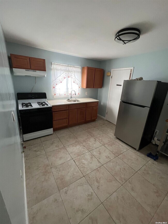 Photo - 257 Doherty Ave