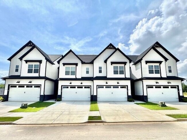 Now Leasing at Cedar Bluff – 4BR Townhomes... - Now Leasing at Cedar Bluff – 4BR Townhomes...