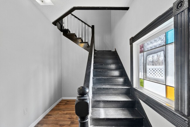 Photo - 614 S Main St Unit B - Upstairs