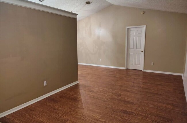 Photo - 326 Hanging Moss Rd