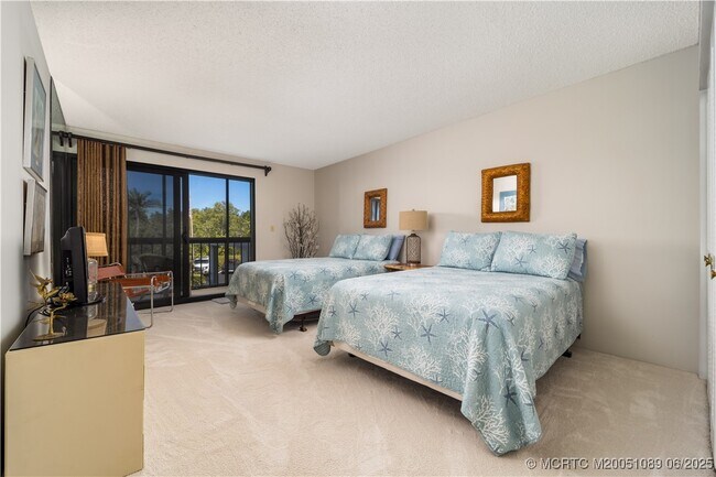 3792 NE Ocean Blvd Unidad 212N