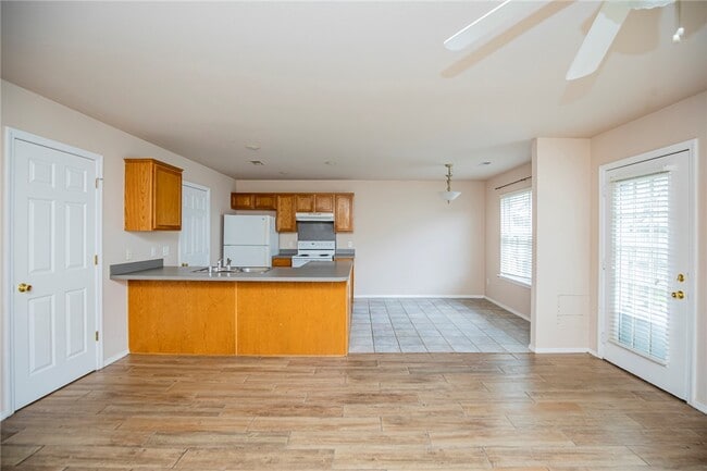 Photo - 903 W Peachtree Dr