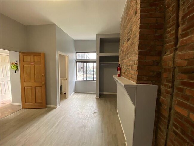 Photo - 271 N Dithridge St