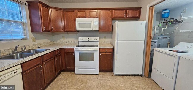 Photo - 225 Nottoway Dr