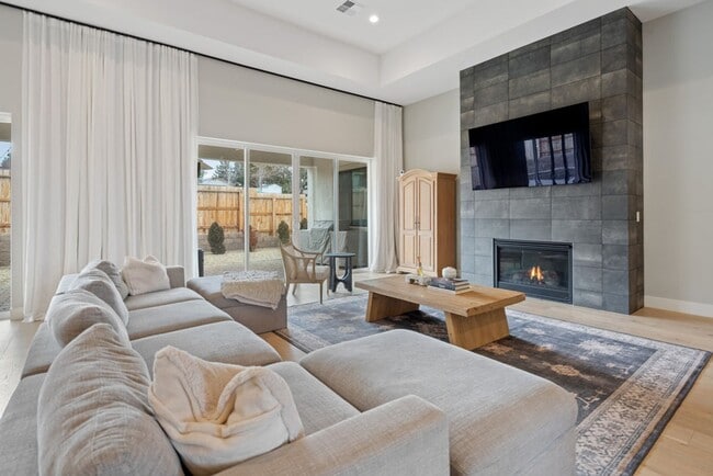 Photo - STUNNING AND MODERN Masterpiece!