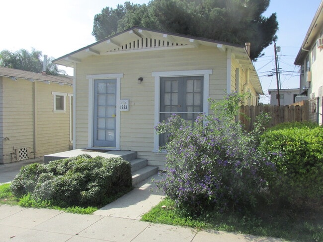 Building Photo - 1223 N Hoover St Rental