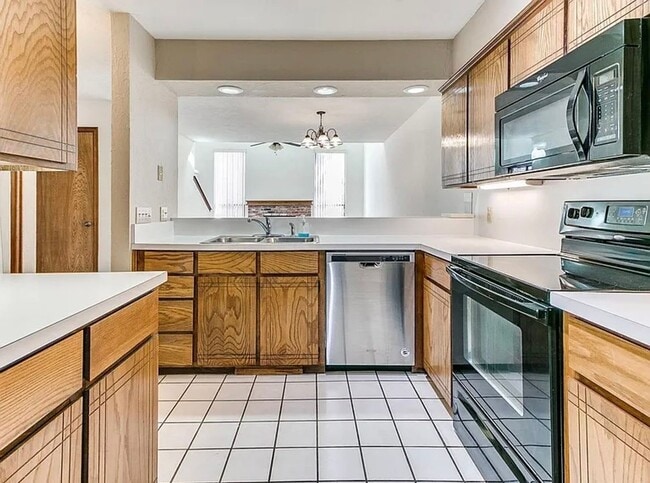 Photo - Beautiful 3bed/3bath Townhome Available in Westside Norman!!