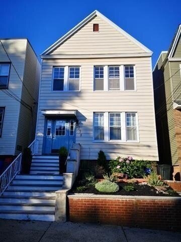 Building Photo - 138 W 30th St Unit 1