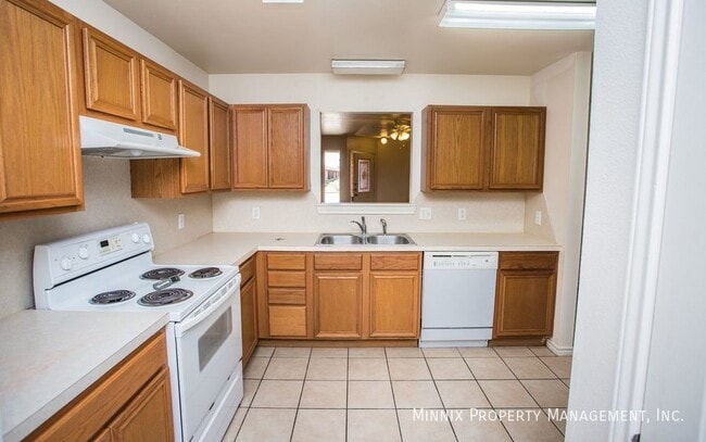 Photo - 908 N Belmont Ave