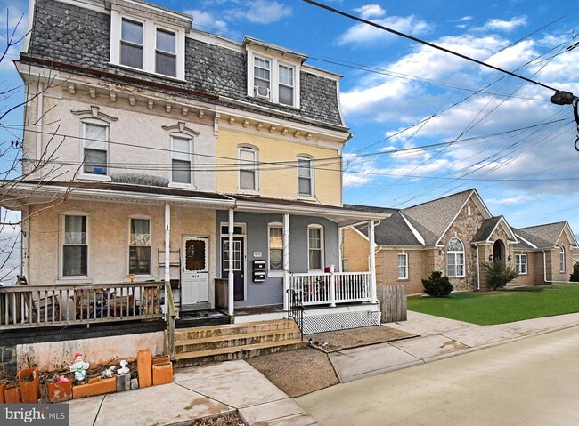 Building Photo - 470 Emmett St