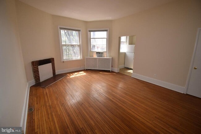 Building Photo - 2112 O St NW Unit 4