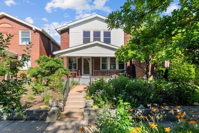 Building Photo - Gardener's Dream! 3-Bedroom, 1.5-Bath Home, Steps away from Tower Grove Park