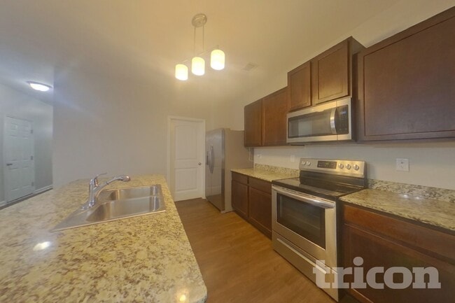 Photo - 1008 Eldon Ln