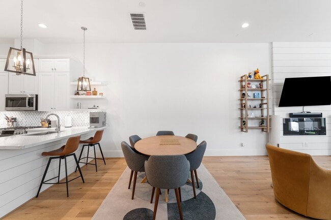 Photo - 929 Nadine St