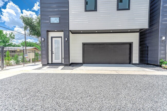 Photo - 313 N Nagle St