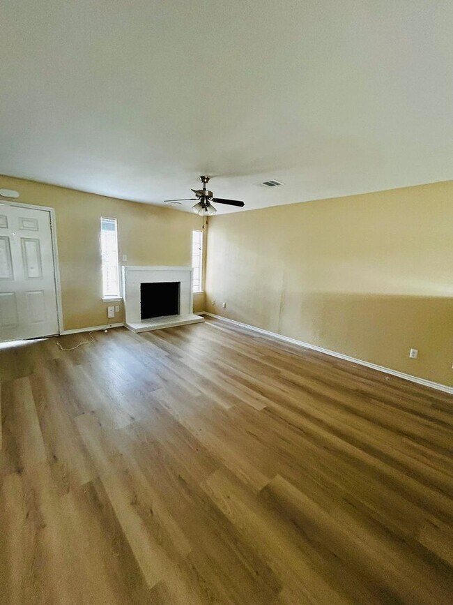 1841 River Crossing Cir