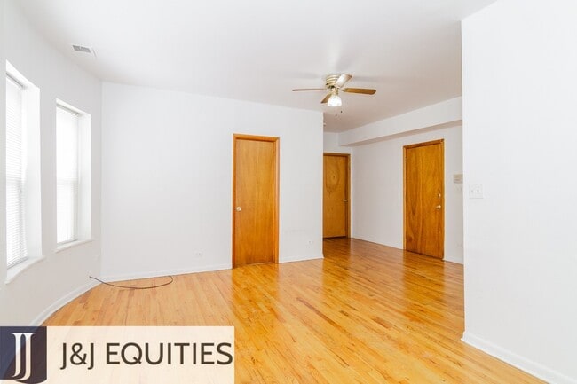 Photo - 4501-4515 N Malden St