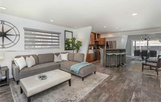 Photo - 923 N 14th Ave