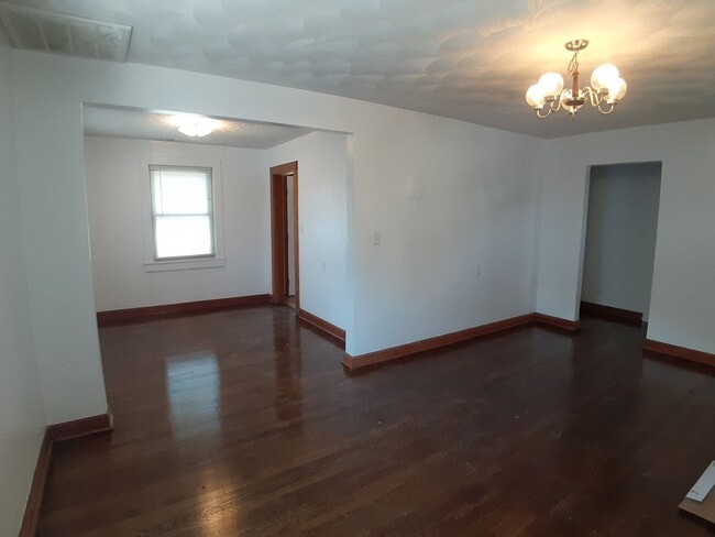 Photo - Radford, 2 BR / 1 BA, Available
