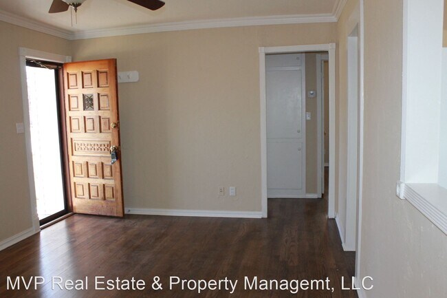 Photo - 2 br, 1 bath House - 207 E Rickenbacker Dr