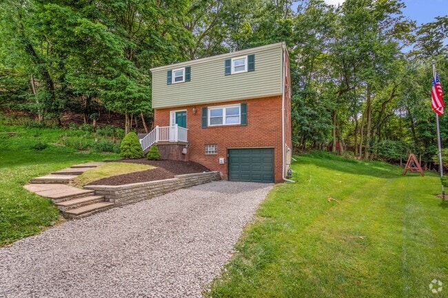 Building Photo - AVAILABLE AUGUST 1ST!! Gorgeous 3 BEDROOM ... Rental