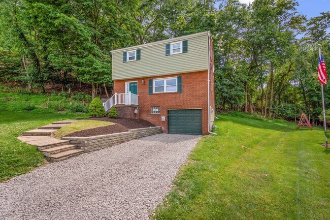 AVAILABLE AUGUST 1ST!! Gorgeous 3 BEDROOM ... - AVAILABLE AUGUST 1ST!! Gorgeous 3 BEDROOM ... House