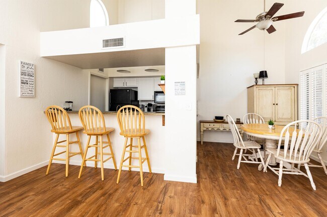 Photo - 1111 W Summit Pl